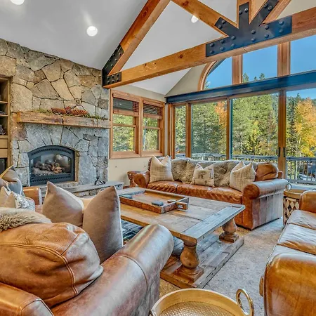Olympic Valley Getaway With Hot Tub & 2 Wet Bars